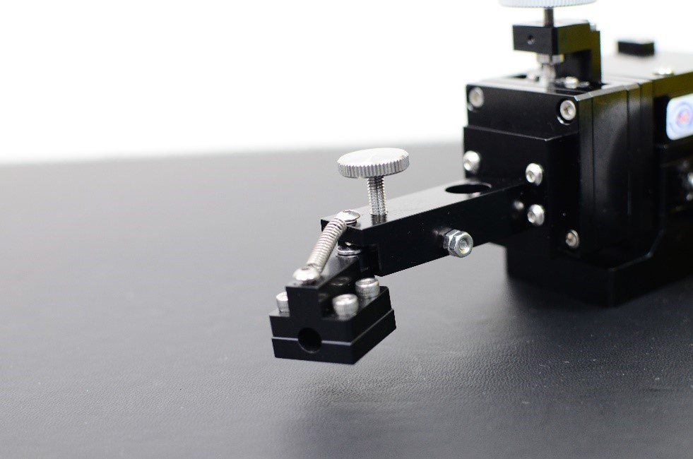 MESOSCOPE provides prober head (Manipulator) for DC property measurement.